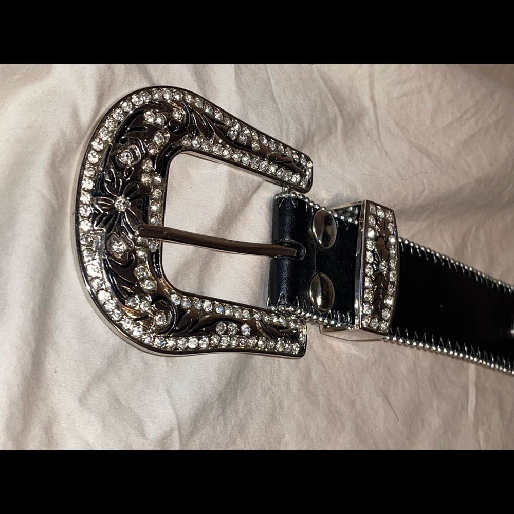 Black cross belt